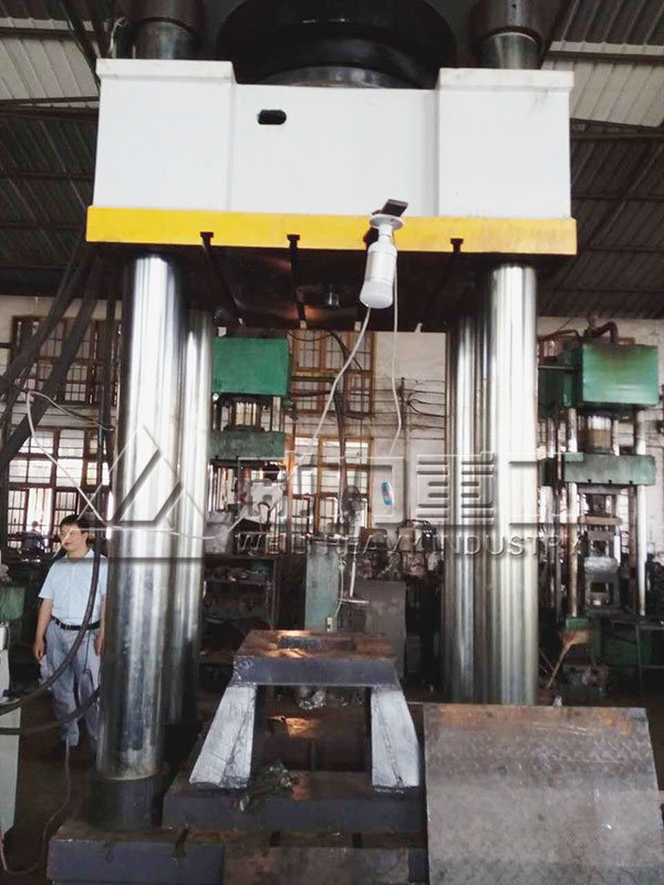  1000吨粉末冶金液压机（100吨三梁四柱液压机）一台发往浙江
